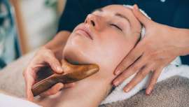 ¿Es posible lucir un rostro firme, luminoso y tonificado con una técnica manual? La maderoterapia es la respuesta