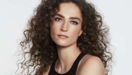 Su fórmula está basada en los hallazgos de investigación en campos como la medicina y la bioquímica y asegura una combinación de agentes activos: ingredientes como el Follicusan y la madera de sándalo, que activan el crecimiento del cabello