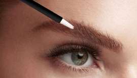 M2 Beauté tiene la clave para asegurar unas cejas asombrosas y perfectas con su innovador  serum Eyebrow Renewing Serum