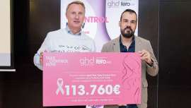 La famosa firma ha hecho entrega de un cheque por valor de 113.760 euros a la Fundación FERO, donación para la investigación del cáncer de mama, en el transcurso de una cena benéfica 