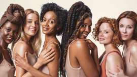 La reconocida firma de cosmética profesional se fija en la persona como centro de la belleza, dejando de lado las etiquetas y actitudes discriminatorias