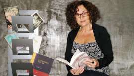 Creadora de un concepto diferente basado en un espacio accesible a todo el mundo, respetando la particularidad personal e imagen de cada uno y donde se reivindica la peluquería de autor y el oficio como un arte