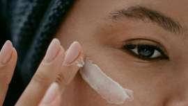 Para saber el tiempo que tarda en actuar un cosmético y ver su efecto hay que fijarse, sobre todo, en los principios activos y en la funcionalidad del mismo