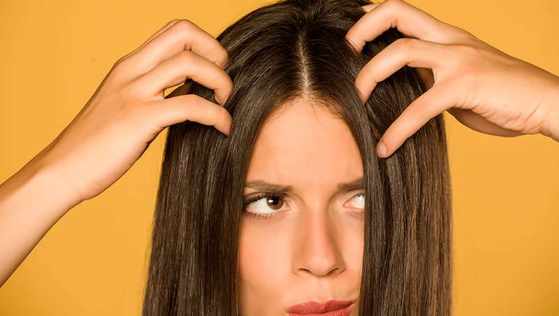 Todo lo que debes saber sobre el cabello graso, guía de actuación y consejos