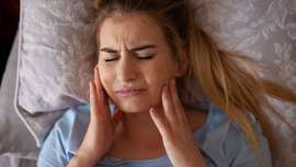 El bótox diifumina las arrugas, alivia dolores musculares, trata afecciones neurológicas, controla la sudoración excesiva... Y también trata el bruxismo severo. Nos lo cuenta la doctora Paloma González Rodríguez, directora de Clínica Chamberí