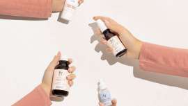 Su nombre deriva de la palabra griega pantos, significa de todas partes. El pantenol, o lo que es lo mismo, la provitamina B5, se encuentra prácticamente en casi todos los alimentos, vegetales y animales, ideal para la piel