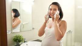 ¿Qué ingredientes puedes seguir utilizando? ¿Qué debes evitar? Y lo más importante, ¿cómo puedes mantener tu piel sana y brillante durante el embarazo? Ésta es la guía para una rutina de cuidado de la piel segura durante el embarazo