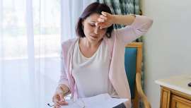 El Dr. Tallaj, experto en wellaging y equilibrio hormonal femenino para plantar cara (y ganar) a los vaivenes hormonales, te presenta los tips nutricionales para sobrellevar la menopausia