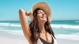 Los dermatólogos españoles ofrecen un decálogo de consejos para disfrutar del sol con responsabilidad y sin riesgos durante la temporada estival, ya que en España más de 300 pacientes son diagnosticados de melanoma cutáneo cada mes