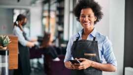 El rendimiento creativo personal depende de la confianza que uno tiene en las propias posibilidades, de la misma forma que el rendimiento de un equipo se relaciona con el potencial de confiar en sus capacidades.