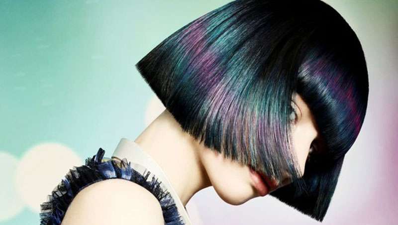 Oil slick hair, la nueva tendencia de color del cabello