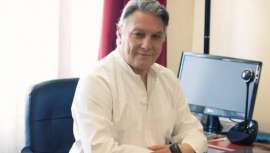 Pionero de la cirugía estética en Valencia, con más de 20.000 casos tratados a lo largo de una intensa y extensa carrera profesional.