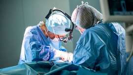 Dicha propuesta busca garantizar la seguridad de los pacientes en todas aquellas actividades sanitarias relativas a la cirugía plástica, estética y reparadora