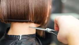 La peluquería no es solo un servicio imprescindible que además potencia la autoestima, y esto último lo hace, a veces, sin espejo donde mirarse...