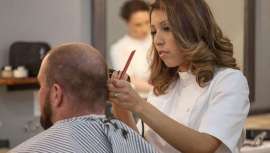 Al encontrar una falta de capacitación para servicios de peluquería de lujo, Lilly Benítez lanza Blade Craft Barbering Academy