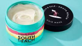 South Beach de Nuggela & Sulé es mucho más que una mascarilla para el pelo. La manteca de Tucuma hace posible la reparación más natural del cabello, evitando las siliconas 