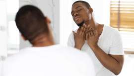 Proceso infeccioso que ataca al folículo piloso, es muy habitual en las cabinas y centros de belleza y medicina estética. Hoy analizamos al detalle causas y efectos, además de enumerar acciones y tratamiento