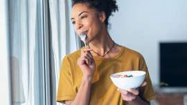 ¿Has descuidado tu rutina de alimentación, dejado de lado el ejercicio y picoteado demasiado durante las vacaciones de verano? ¡Apunta estos 5 tips que te ayudarán a retomar los buenos hábitos y a volver a la rutina!