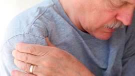 Los expertos Francesc Soler Romagosa y León Ezagüi, Médicos Especialistas en Cirugía Ortopédica, Traumatología y Cirugía de Hombro y Codo, nos desvelan las claves para cuidar y prevenir lesiones de la articulación que más movilidad tiene del cuerpo