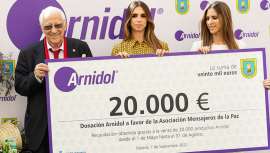 Y lo hace en apoyo a Arnidol y Mensajeros de la Paz