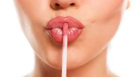 Las uñas perladas donut glaze, los ojos de sirena y el lápiz labial a prueba de manchas, entre otras tendencias, proliferan en las redes sociales, particularmente en TikTok y nos adelantan lo último en tendencias makeup