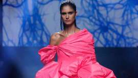 La famosa firma de stylers y herramientas de peluquería crea los looks de peinado de la 76 edición de la MBFWMadrid, apoyando e impulsando la moda de autor española. Una cita esperada, donde hemos descubierto las grandes tendencias de peinado 