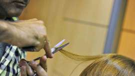 El gallego Carlos Bardullas, Galardón Revelación Nacional al mejor estilista 2021 señala que el COVID ha provocado muchos problemas capilares y que la demanda de cortes se ha incrementado tras la pandemia