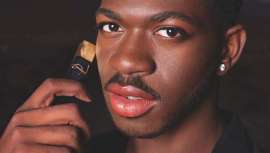 YSL Beauty rompe los códigos de virilidad con una nueva campaña con Lil Nas X... Y a más de uno, le deja perplejo... El futuro habla de belleza global, sin distinción de género