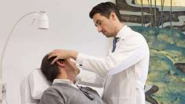 Especialista en cirugía plástica, reparadora y estética y discípulo del maestro de la reasignación de género, el Dr. Preecha, Richard Fakin es pionero en España de procedimientos como la técnica tailandesa