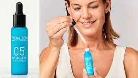 Según los dermatólogos, la luz azul provoca un aumento de las arrugas, ojeras, líneas de expresión y manchas. Facialderm cuenta con un booster que contiene un potente cóctel antioxidante que protege de sus efectos