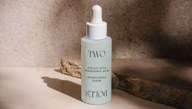 Formulado con Arbutina, Ácido Tranexámico y Ácido Azelaico, se convierte en el sérum para mejorar las manchas más potente del mercado