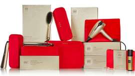 Inspirada en la opulencia de la década de los años 20 y su diseño Art Deco, la colección presenta las herramientas más deseadas de ghd en una paleta de color oro champagne acompañadas por un espectacular neceser de terciopelo rojo vibrante