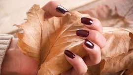Consigue la manicura en tendencia de este otoño bañada en tonos marrones y tostados con las lacas de uñas veganas ¡Be Green! de la firma de venta en farmacias 