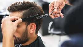 La marca de cuidado del cabello está trabajando con la organización benéfica Crisis para apoyar a las personas sin hogar, entregando cortes de cabello gratuitos y donando productos de cuidado personal