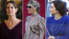 La estilista Diana Daureo nos desvela los peinados más acertados de las invitadas al desfile de la Hispanidad, así como los errores de protocolo de algunas políticas y personalidades españolas