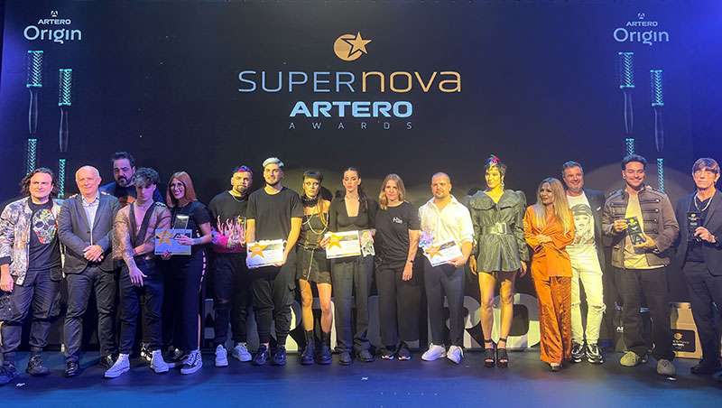 Supernova de Artero entrega sus premios a los estudiantes de peluquera y barbera