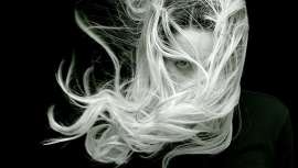 Algunos de tus productos de skincare pueden recuperar un cabello dañado aplicados sobre el cuero cabelludo. La niacinamida es uno de ellos