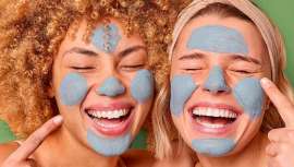 Blue Energizing Facial Mask es un tratamiento intensivo para la renovación celular de la piel con  ficocianina, un potente antioxidante natural que retrasa el envejecimiento y revoluciona las bases del antiaging 