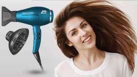 Se trata del secador de pelo de Parlux más moderno, el primero con un motor digital profesional y que ahora está enriquecido con una nueva versión de color azul