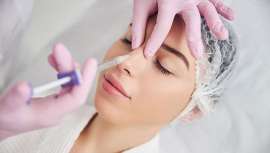 El tratamiento que remodela el rostro con el efecto contouring del maquillaje en la clínica de medicina estética y se hace tanto en hombres como en mujeres