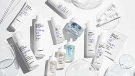 Se ha demostrado clínicamente que los productos de Dermosthétique, gracias a su concepto antiedad, actúan sobre los factores que provocan el envejecimiento cutáneo. Retroceden los signos de la edad existentes, cuidan la piel a diario y protegen