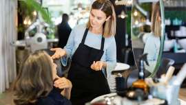 Con un peine-espejo de bolsillo que se repartirá en los centros de estética y peluquería 