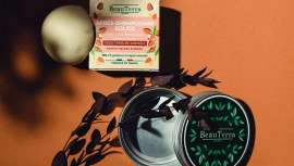 La gama capilar de cosmética sólida se amplía con el nuevo acondicionador para todo tipo de cabellos. Su fórmula contiene un 98% de ingredientes de origen natural, veganos y biodegradables, para desenredar el cabello evitando su rotura