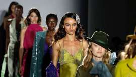 La cadena de salones de peluquería y belleza Backstage BCN ha formado parte del equipo de peluquería oficial de la aclamada pasarela. José Valle, director creativo, nos da todas las claves de los looks de tendencia de la próxima temporada 