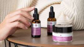 Presenta gran capacidad de renovación celular, actúa de forma eficaz mejorando la calidad de la piel y reduce los poros dilatados 