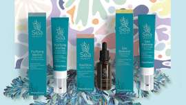 El Alga Arcoíris posee unas ramas cubiertas de espinas que se vuelven tornasoladas cuando se sumergen en el agua. Su color cambia de verde a violeta pasando por el azul, lo que parece una respuesta a factores ambientales