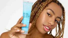 Elimina a la perfección todos los rastros de maquillaje del área del contorno de los ojos hasta el waterproof