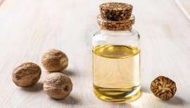 Con propiedades innatas y muy buscadas por la cosmética, la aromaterapia y los masajes, el aceite esencial de nuez moscada, además, despliega a su vez un gran abanico y poder de beneficios curativos 
