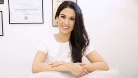 Enamorada de su trabajo, perfeccionista y metódica, simpática y empática, cualidades imprescindibles de las buenas profesoras, Sandra Requena, especialista de cejas y pestañas nos descubre los secretos de esta profesión que cotiza al alza