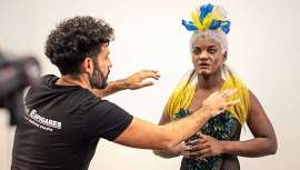 Con esta colección, el conocido estilista de Guadix (Granada) logra alcanzar la final de los prestigiosos premios Visionary Awards 2022, en la categoría de Vanguardia, con el aplauso unánime de crítica y público 